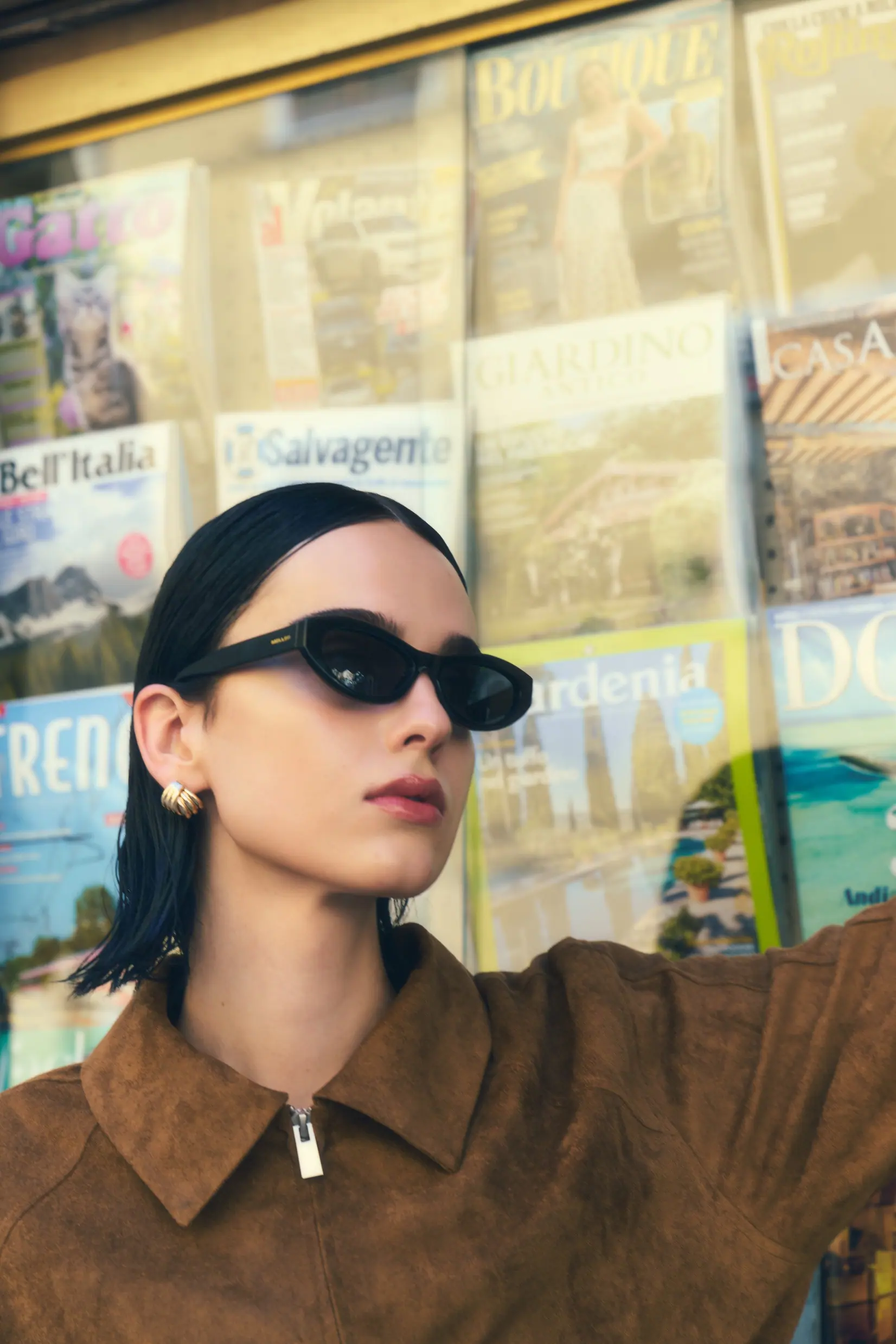 A look set against a softened Tuscan landscape.